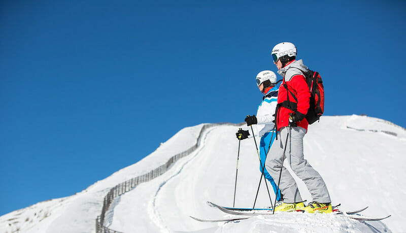 Trojice lyžařských areálů nabízí 150 kilometrů sjezdovek a díky příznivé nadmořské výšce i jistotu sněhu