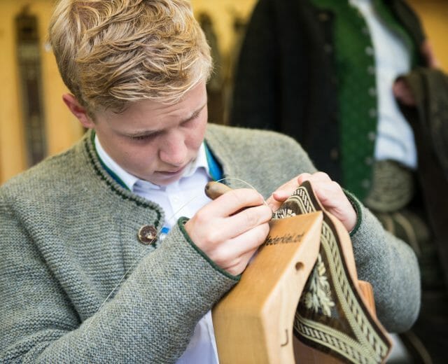 Federkiel Stickerei, Bauernherbst, Handwerk