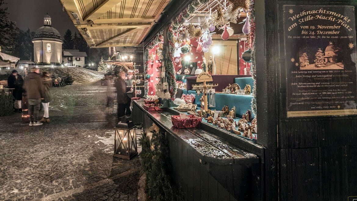Adventní trh v Oberndorfu, kde před více než 200 lety poprvé zazněla ve zdejší kapličce dnes světoznámá koleda Tichá noc, svatá noc, jako poselství míru