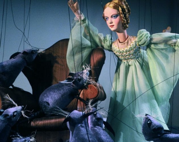 Salcburské loutkové divadlo je známé překrásně vyřezávanými postavami. Tato salcburská instituce v barokních prostorách vedle Mozartea ve Schwarzstraße je jedním z nejlepších světových loutkových divadel