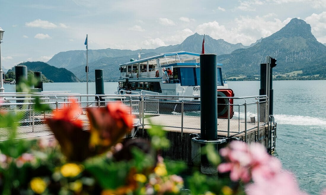 Po jezeře Wolfgangsee v Salzkammergut plují výletní lodě již od dob císaře pána