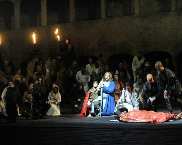 Salcburk je světoznámý divadelním a hudebním festivalem. Divadelní hry nebo opery jsou uváděny například ve Skalní jízdárně Felsenreitschule v centru historického města