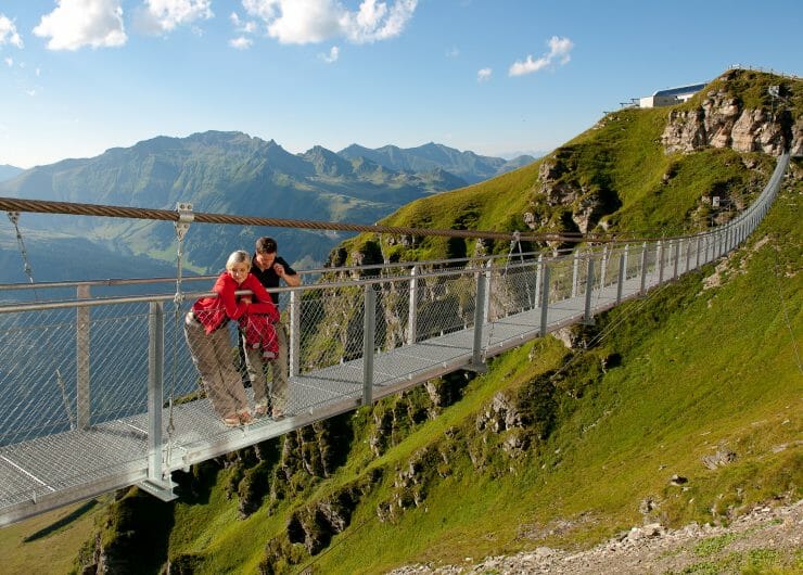 Visutý most na Stubnerkogelu je v létě i v zimě lákavou turistickou atrakcí, odkud se otevírají úchvatné pohledy na svět hor Vysokých Taur