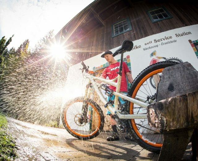f-bike-stories-saalachtal_beim_friedlwirt_25csalzburgerland_david-schultheiss-for-wom-medien