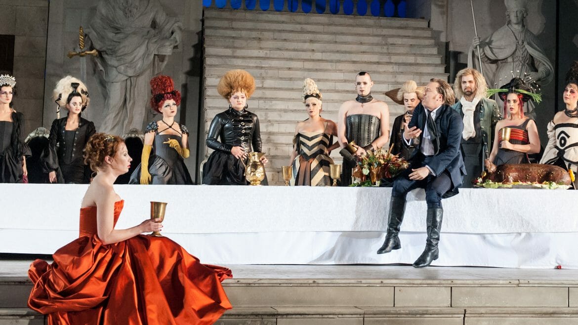 Hra rakouského dramatika Huga von Hofmannsthala každý rok uvádí Salcburský festival