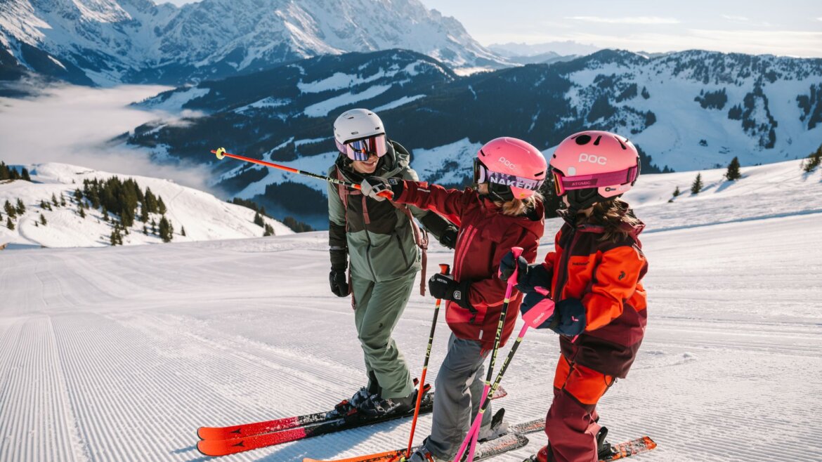 Děti na sjezdovce v regionu Hochkönig (Zvětšený pohled)