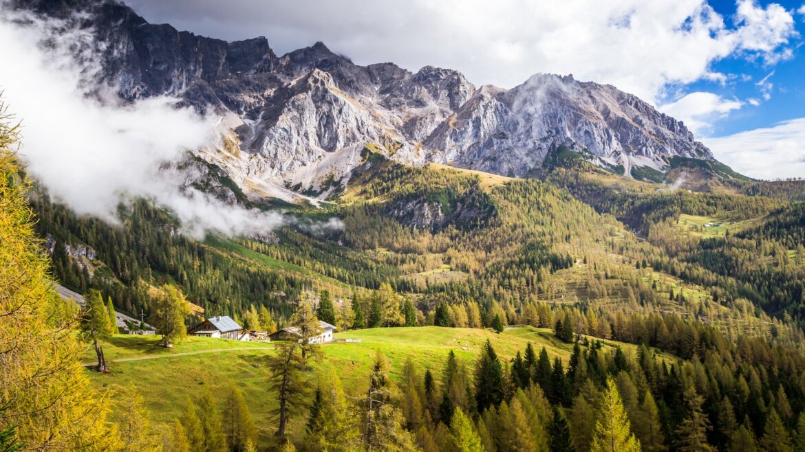 Horské pastviny Bachlalm ve Filzmoos s výhledem na Dachstein
