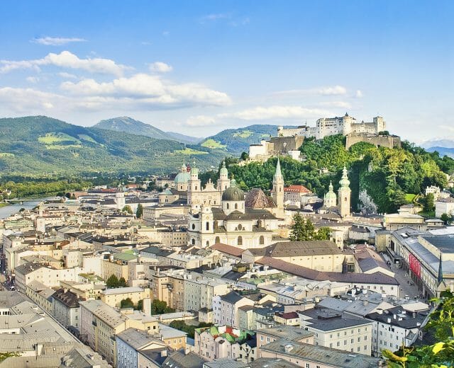 Výtah na Mnišskou horu, kde se nachází muzeum moderního umění a naskýtá se odtud impozantní výhled na město a pevnost Hohensalzburg