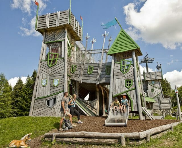 Na hoře Geisterberg nedaleko Grossarlu čeká na děti během výletu spousta zábavných atrakcí pod širým nebem