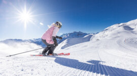 Raurisertal_Skifahren ©Hochalmbahnen AG_final (125) Žena na sjezdovce za slunečného počasí v Raurisertalu