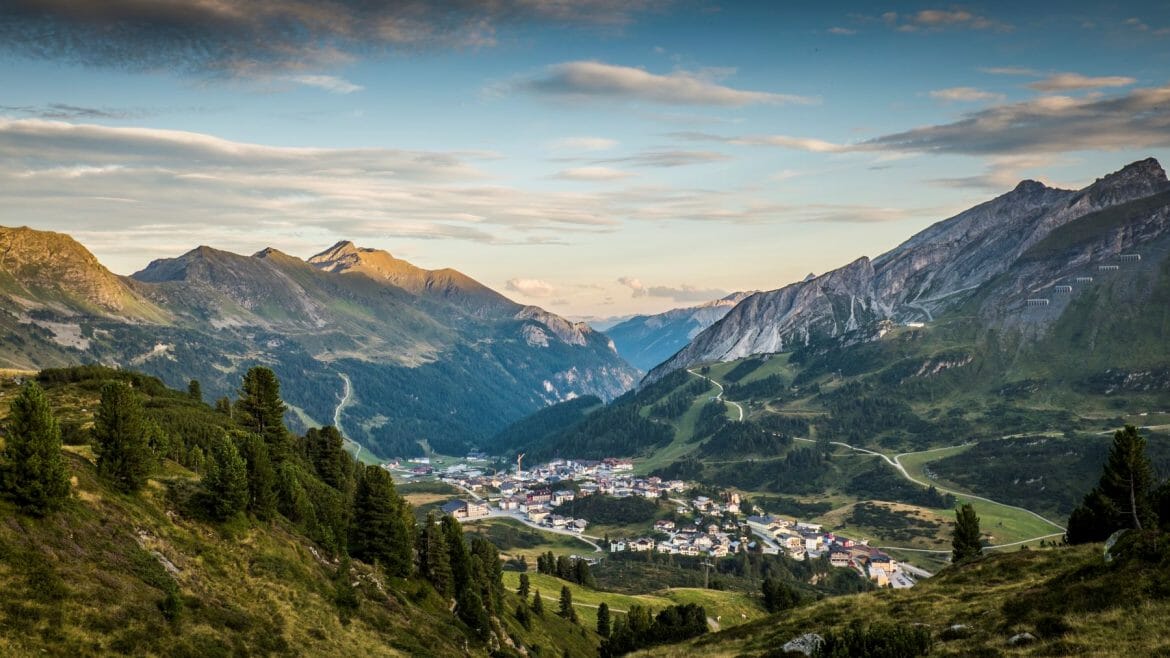 Letní příroda a pohled na Obertauern z hor