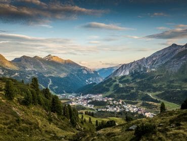 Letní příroda a pohled na Obertauern z hor