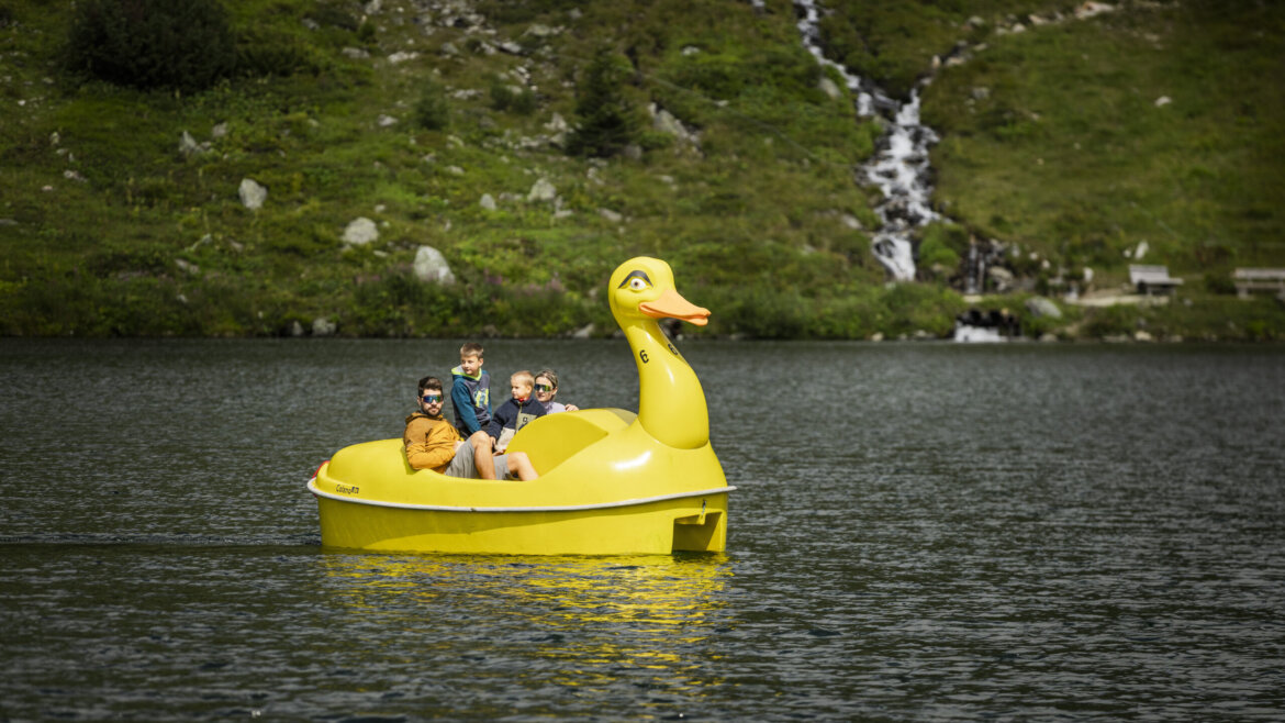Šlapadla na jezeře v Obertauern © TVB Obertauern, MirjaGeh.com Šlapadla na jezeře v Obertauern (Zvětšený pohled)