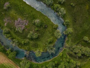 Longa je horská řeka v Salcburském Lungau a patří k nejčistším vodním tokům v Rakousku. Je považována za přírodní klenot