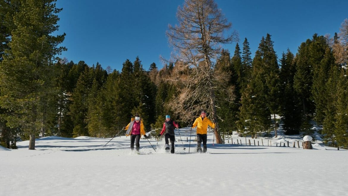 Relaxace a aktivní odpočinek při chůzi na sněžnicích v Salcburském Lungau, kde každý může "být.svůj"