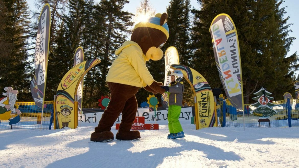 V lyžařských školách v Salcburském Lungau se dětem líbí, s veselými maskoty se tady snadno naučí lyžovat