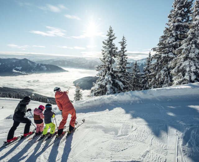 Ausblick vom Familienskiberg Schmittenhöhe (c) Zell am See-Kaprun Tourismus_medium Výhled z rodinné hory Schmittenhöhe