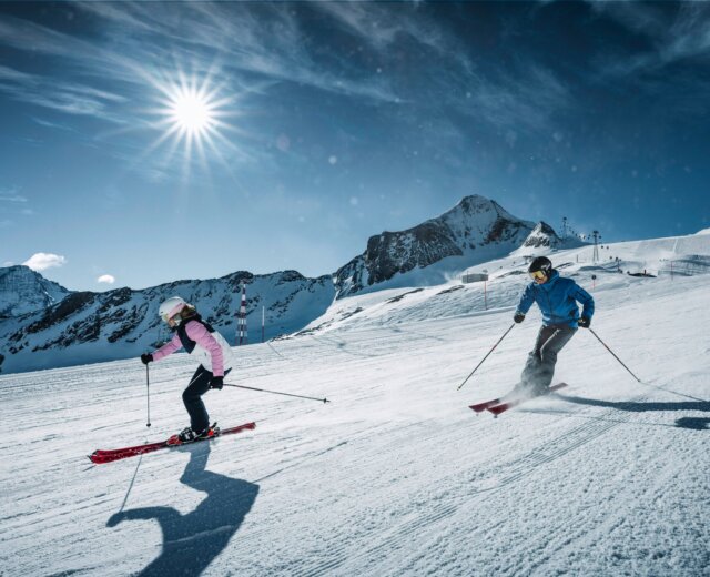 Pistenskifahren am Gletscher – Skiing on the galcier (c) Kitzsteinhorn Sjezdovka na ledovci na Kitzsteinhornu