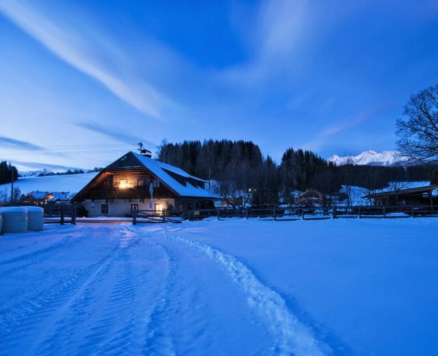 Scharglerkeusche in Stranach befindet sich in Mariapfarr und ist das Haus der Vorfahren von Joseph Mohr. Er verfasste den Text von “Stille Nacht!” in Form eines Gedichtes in 1816 in Mariapfarr im Salzburger Lungau.