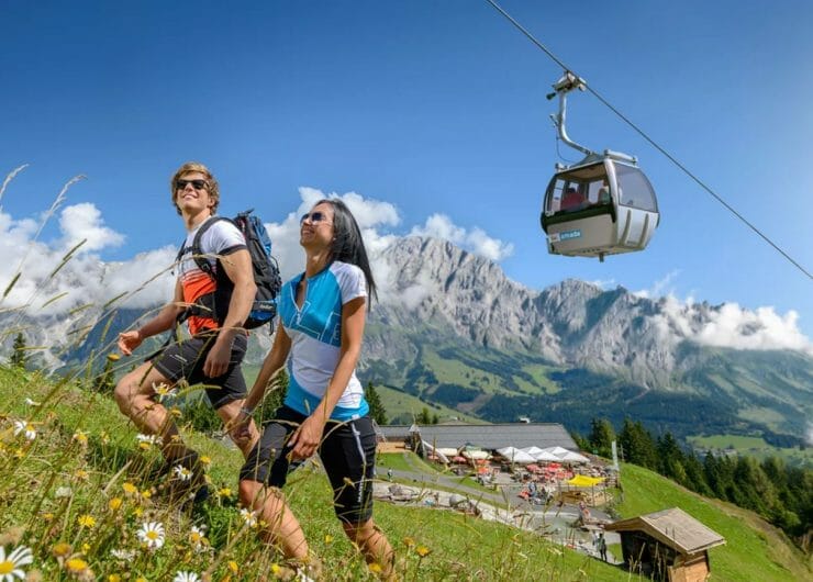 Bergsommer-Almsommer-Wandern in Ski amadé mit wunderbarem Panorama und Blick auf einen Sommerlift und urige Almhütte Bergsommer-Almsommer-Wandern in Ski amadé mit wunderbarem Panorama und Blick auf einen Sommerlift und urige Almhütte