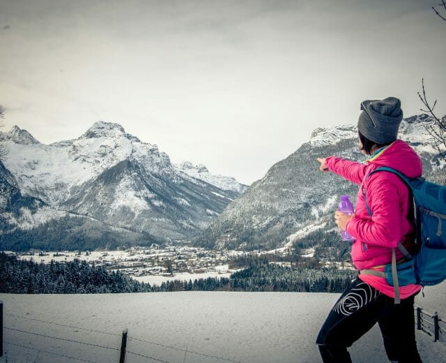 Zimní pohled na Lofer Steinberge od hostince Knappenstadl v Loferu