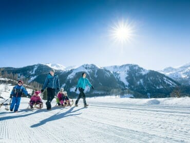 Sáňkování, výlety na běžkách, na sněžnicích nebo pěšky. To vše je možné zažít v zimním Obertauern