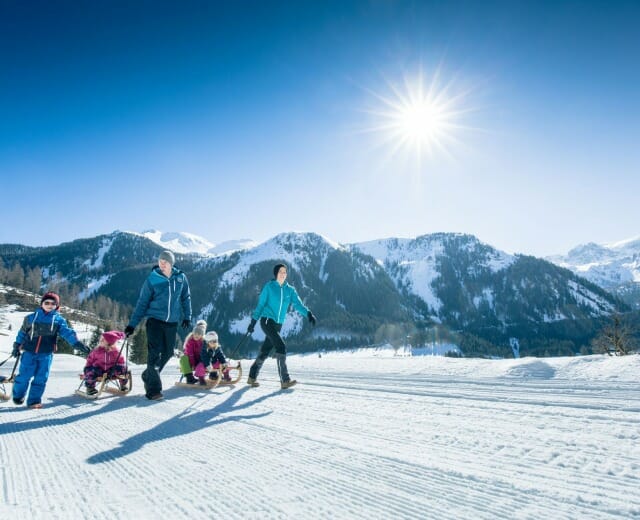 Sáňkování, výlety na běžkách, na sněžnicích nebo pěšky. To vše je možné zažít v zimním Obertauern