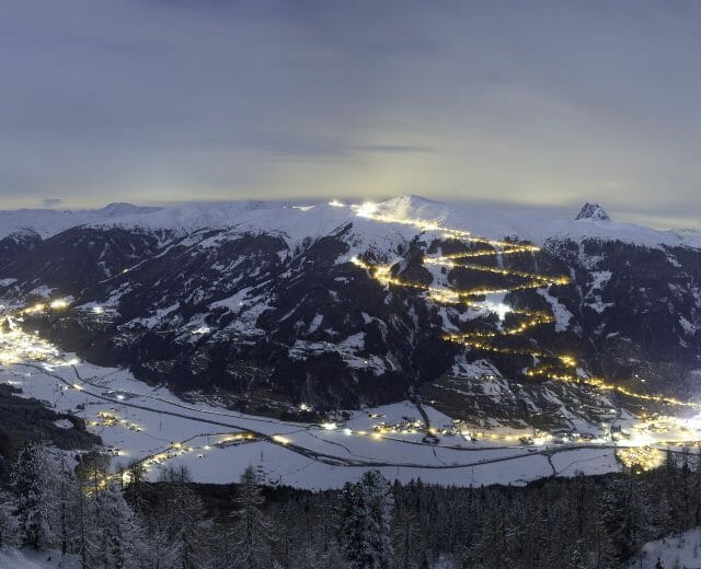 14kilometrová sáňkařská dráha ve Wildkogel Areně Neukirchen a Bramberg je osvětlená denně až do deseti hodin večer a snadno se k ní dostanete lanovkou
