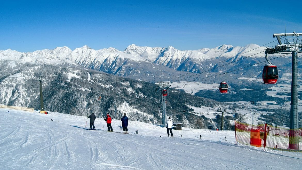 Ve středisku Grosseck-Speiereck se nachází 11 vleků, 3 lyžařské školy a 8 lyžařských chat nebo restaurací pro příjemné občerstvení po výkonech na svahu.