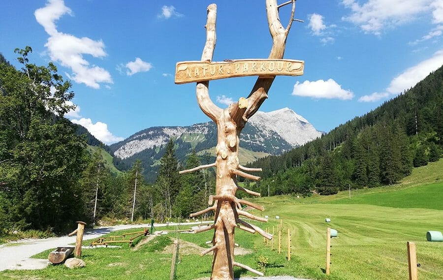 Nové hřiště ve Weissbachu čeká na děti s deseti lezeckými a balančními prvky nebo prolézačkami