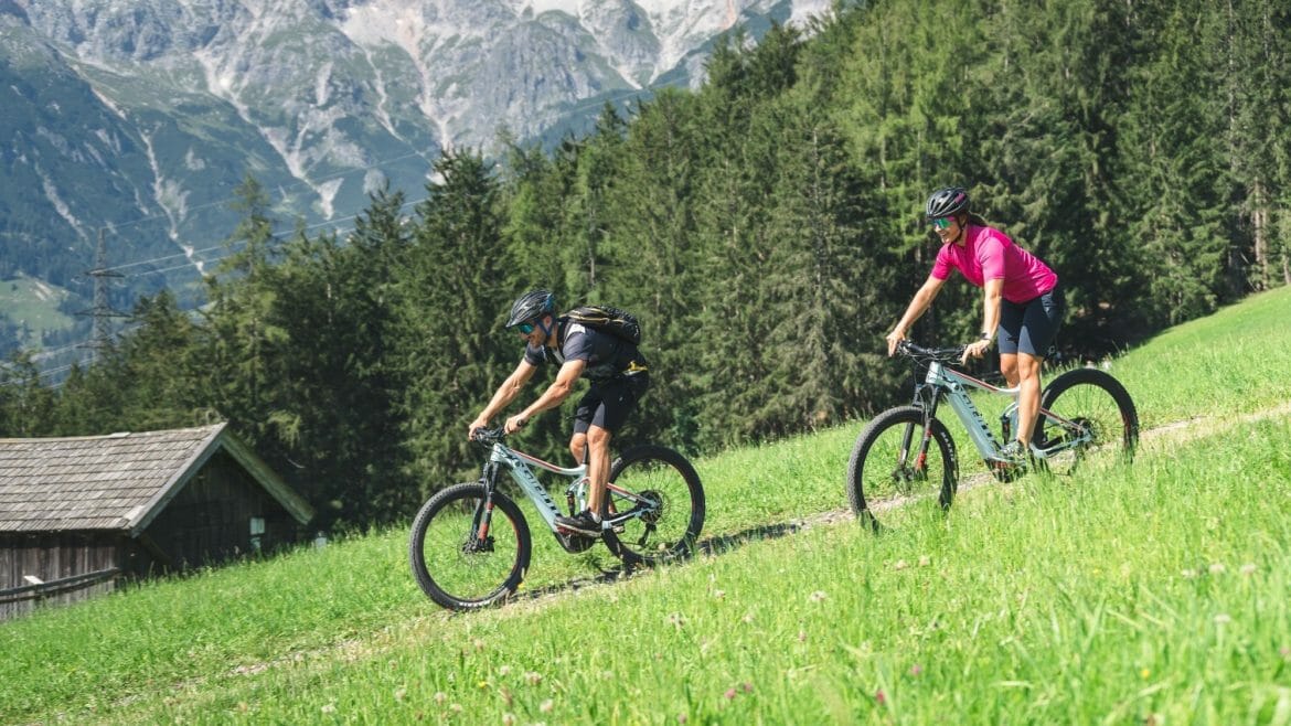 ii-Tour vede e-bikery 123 km krásnou přírodní scenérií vesnic Maria Alm, Dienten a Mühlbach