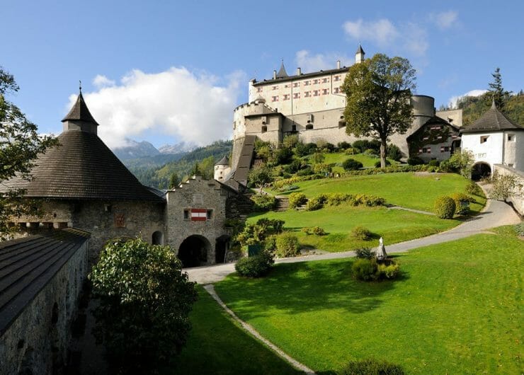 Středověký hrad Hohenwerfen nabízí prohlídkové okruhy s audioprůvodcem i v češtině