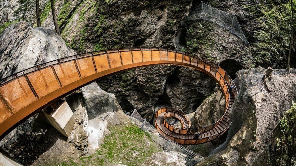V roklině Liechtensteinklamm vzniklo 30metrové točité schodiště, které umožní dostat se až do nitra soutěsky