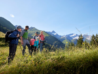Unterwegs mit dem Nationalpark Ranger (c) Ferienregion Nationalpark Hohe Tauern – Michael Huber (49) V rámci letní karty Nationalpark Sommercard se mohou hosté vydat na výlety do přírody se strážci národního parku