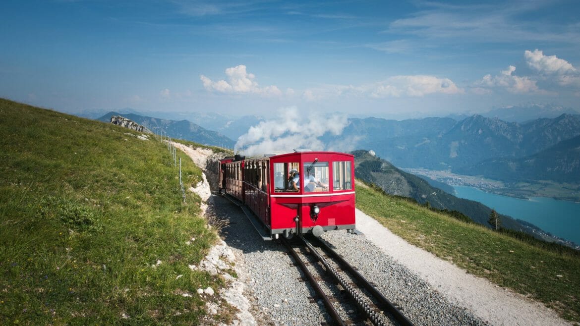 Schafbergbahn od roku 189 dopravuje výletníky na horu Schafberg nad jezerem Wolfgangsee
