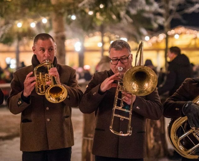 Adventní trh Mayrhoffen v Hippachu, odkud pocházeli sourozenci Strasserovi, kteří pomohli rozšířit píseň Tichá noc po celém světě