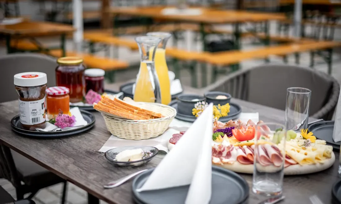 Brunch na chalupě Rottenhofhütte v Annabergu z regionálních produktů