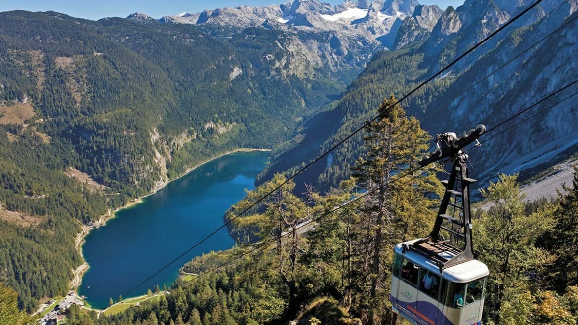 Lanovka Gosaukammbahn jako ideální prostředek pro vstup do turistické oblasti Dachstein West s fantastickým výhledem na ledovec Dachstein, Gosausee a Gosaukamm