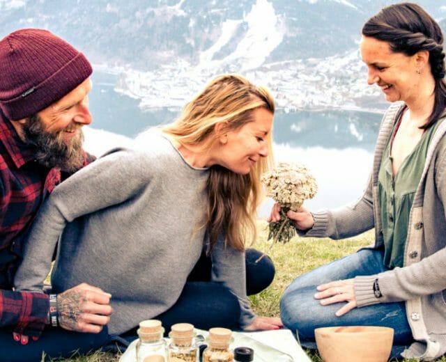 Nad jezerem Zeller See se nacházejí zelené pastviny se spoustou léčivých bylin, které se dají zpracovat