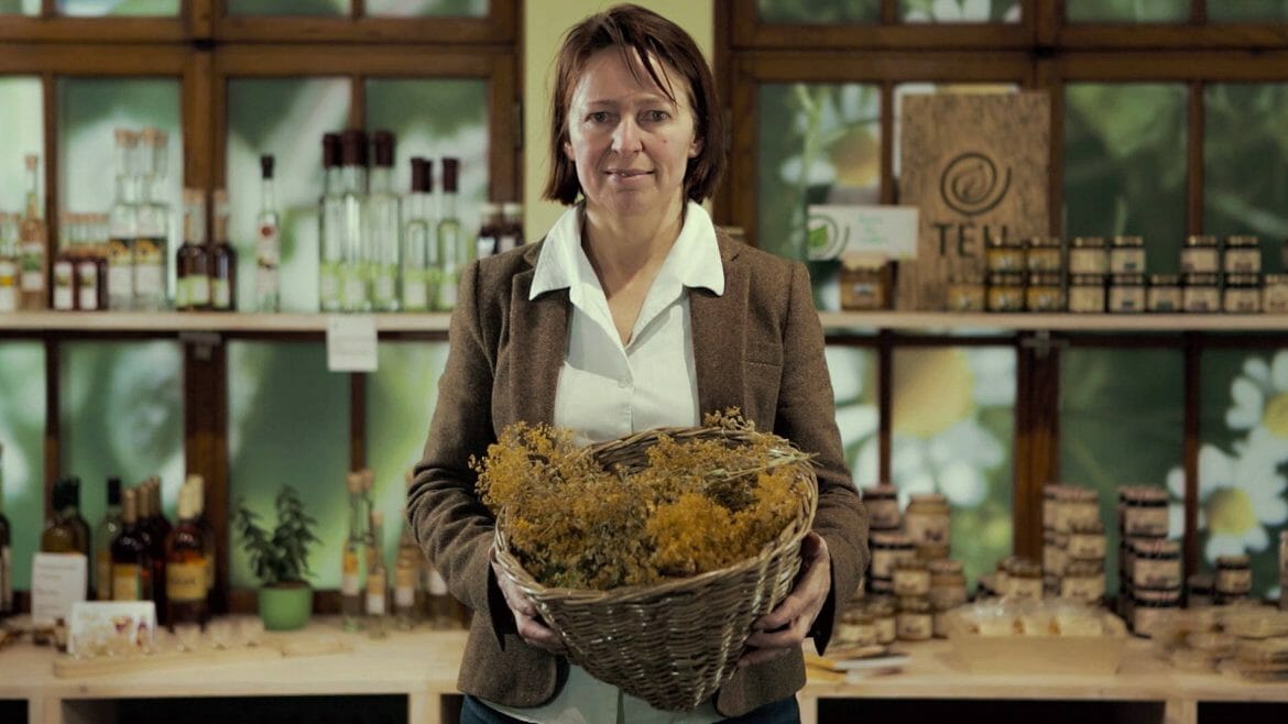 Karin Buchart patří mezi specialistky na léčivé rostliny. Věnuje se jim v rámci Sdružení tradičního evropského léčitelství, které má svůj svůj obchod v Unkenu v Salcburském Saalachtalu