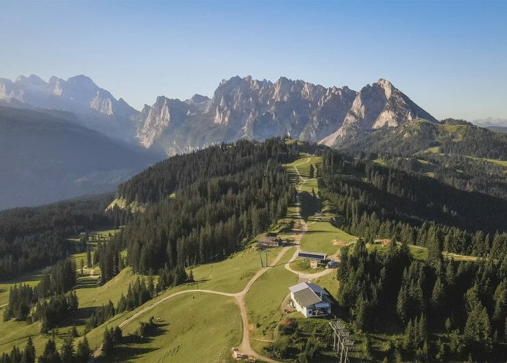 Turistická oblast Dachstein West nabízí spoustu krásných tras