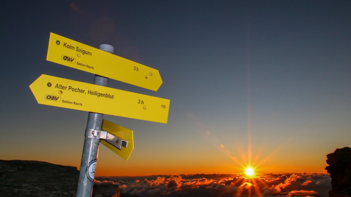 Foto z nejvýše položené meteorologické stanice v Evropě na 3 108 m vysoké hoře Sonnblick na konci rakouského údolí Raurisertal (Zvětšený pohled)
