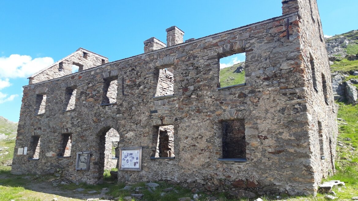 Historická hornická stavba v Raurisertalu (Zvětšený pohled)