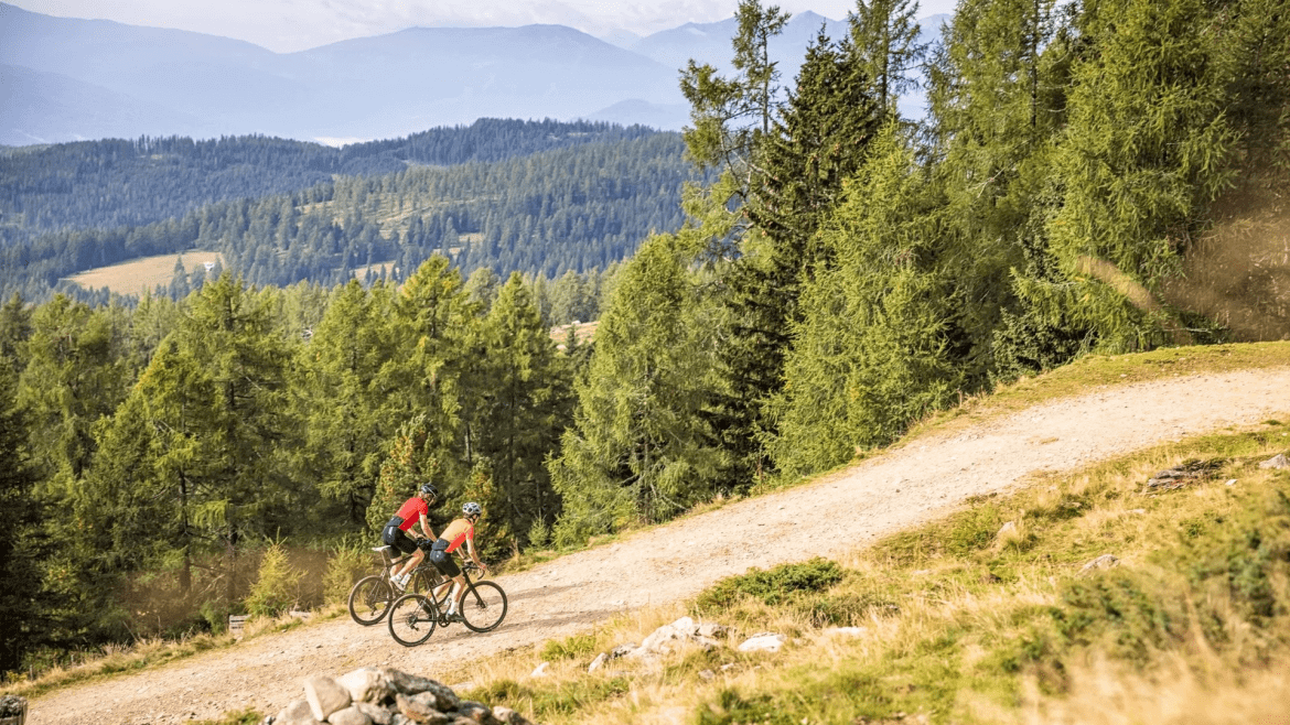 Na horských kolech můžete jezdit v mírných údolích, nebo se vydat směle vzhůru do kopců.