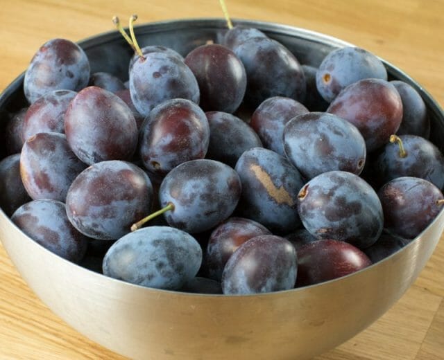Powidl-Marmelade-selbst-gemacht_2-1036×650 Čerstvé fialovo-modré švestky, ze kterých se dá připravit kompot, dezerty nebo povidla