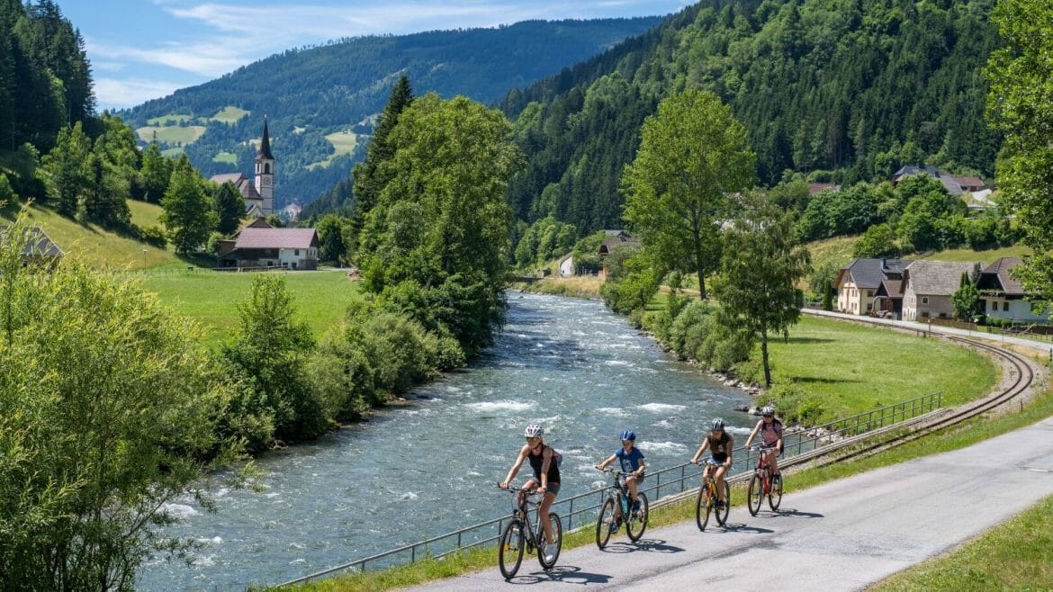 V Salcburském Lungau pramení druhá největší rakouská řeka, Mur, která dala jméno jedné z nejkrásnějších cyklostezek v Rakousku. Na trase dlouhé přibližně 365 km doprovázíte řeku ze Salcburského Lungau přes Štýrsko až ke slovinským hranicím.