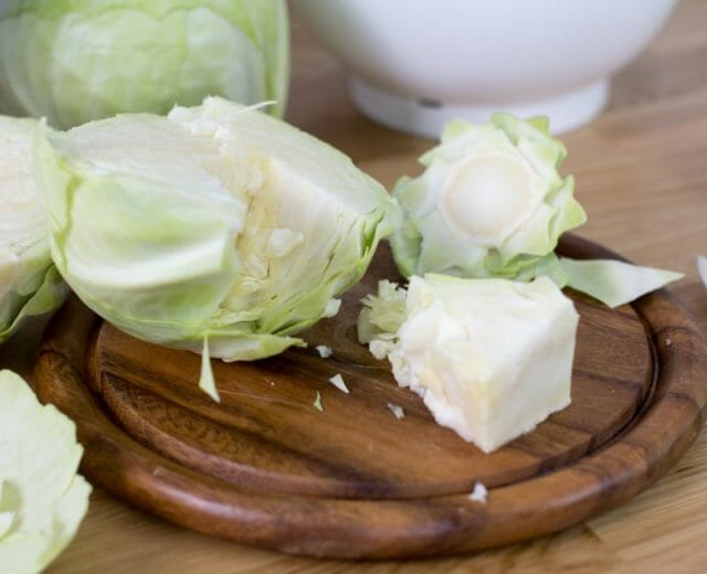 Sauerkraut-in-der-eigenen-Kuche-selbst-gemacht_7-1036×650 Hlávkové zelí je oblíbenou zeleninou v Salcbursku. Je zdravé a plné vlákniny.