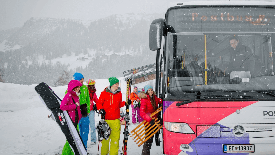 V Salcbursku jsou skibusy v rámci platných skipasů zdarma a odvezou lyžaře až pod sjezdovku