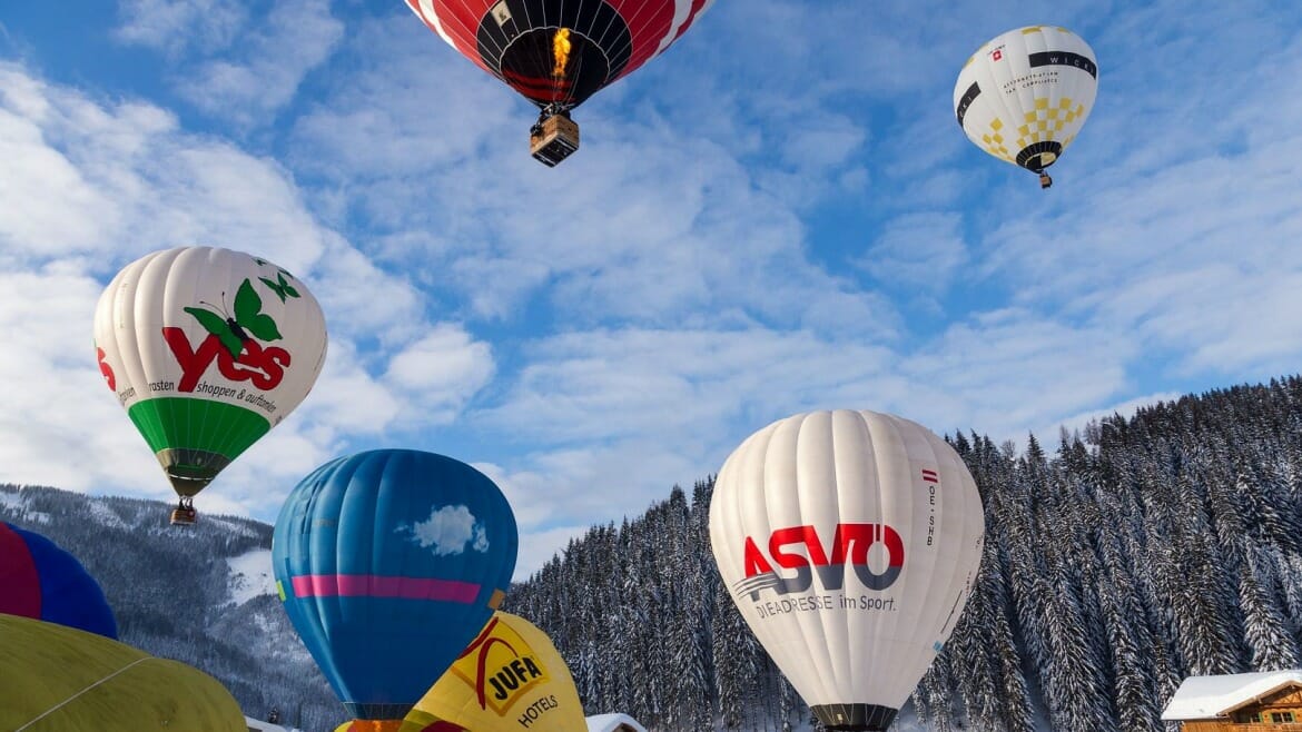 Denně (od neděle do pátku) startuje přibližně od 9 hodin ráno na Hammerwiese přibližně 45 horkovzdušných balónů
