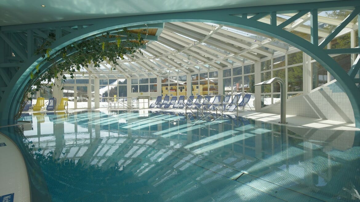 Po dni stráveném venku přijde vhod odpočinek v bazénu ve volnočasovém areálu ve Filzmoos